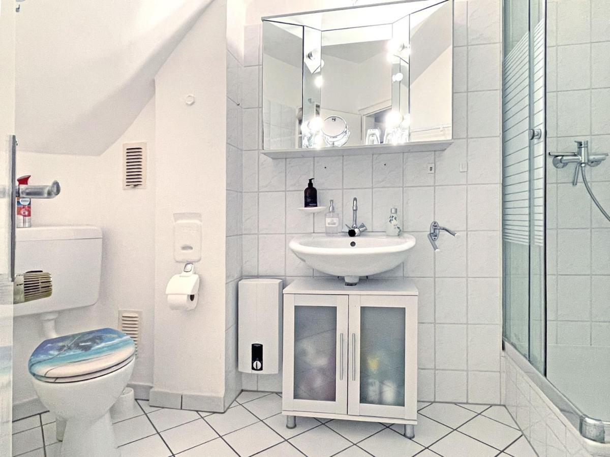 Ferienwohnung Koeln-Poll エクステリア 写真