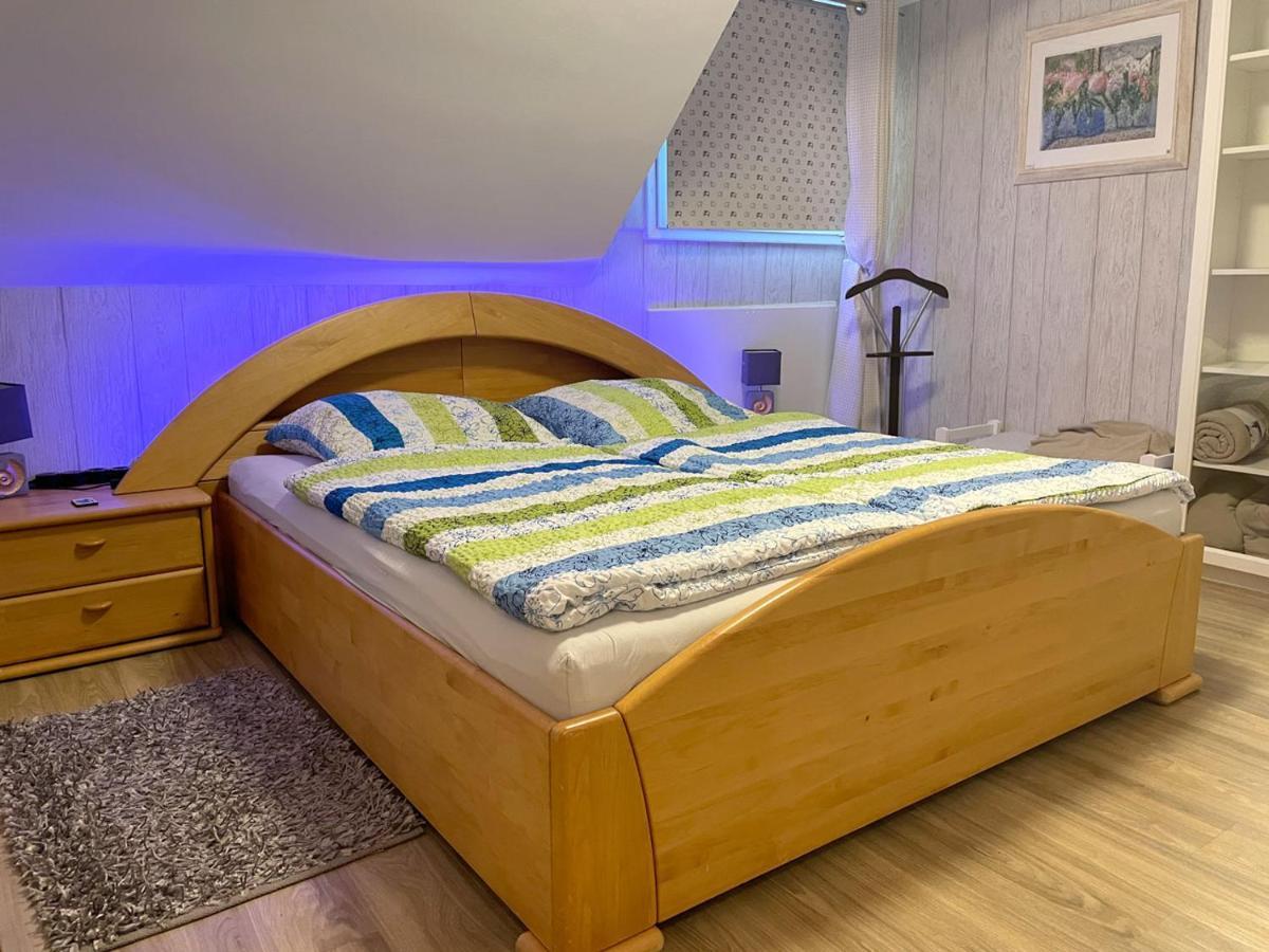 Ferienwohnung Koeln-Poll エクステリア 写真