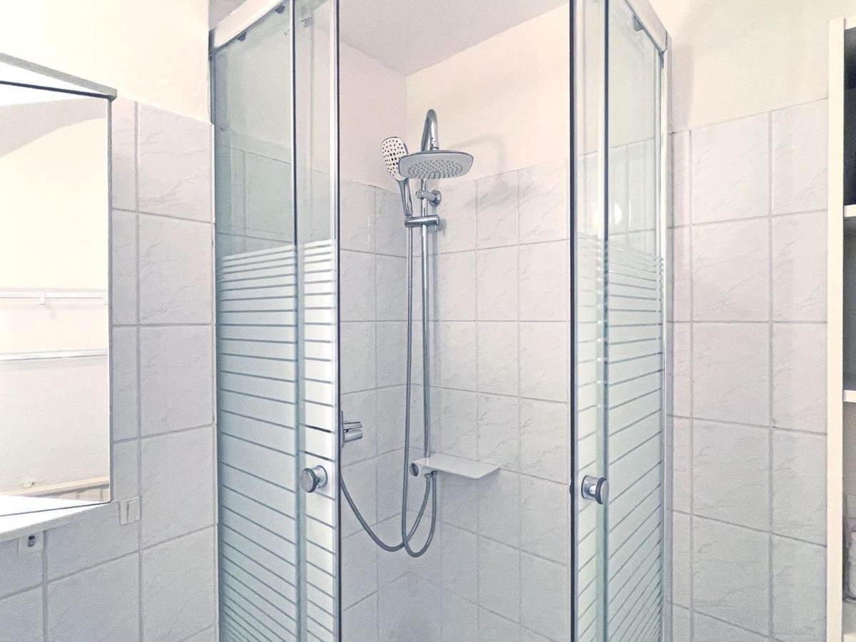 Ferienwohnung Koeln-Poll エクステリア 写真