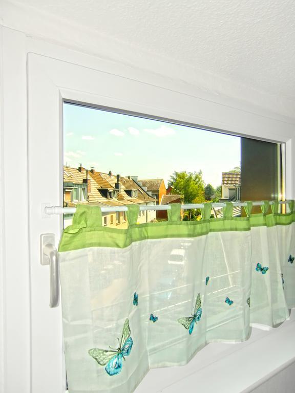 Ferienwohnung Koeln-Poll エクステリア 写真