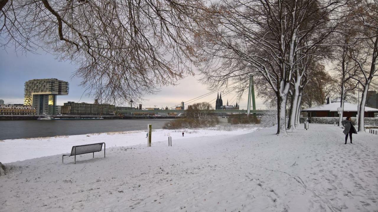 Ferienwohnung Koeln-Poll エクステリア 写真